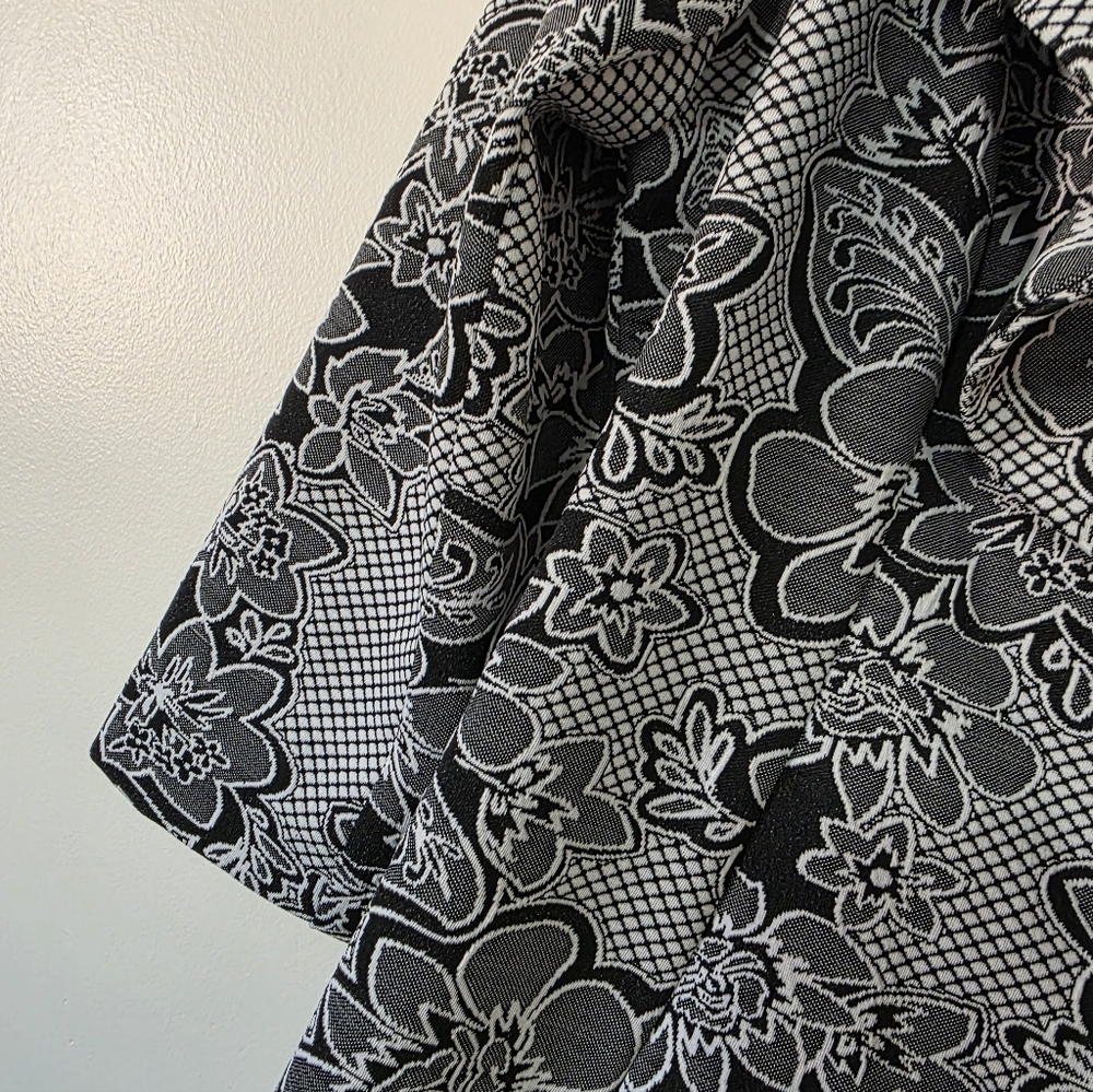 Peter Nygard Black and White Floral Long Jacket - Picture 4 of 13